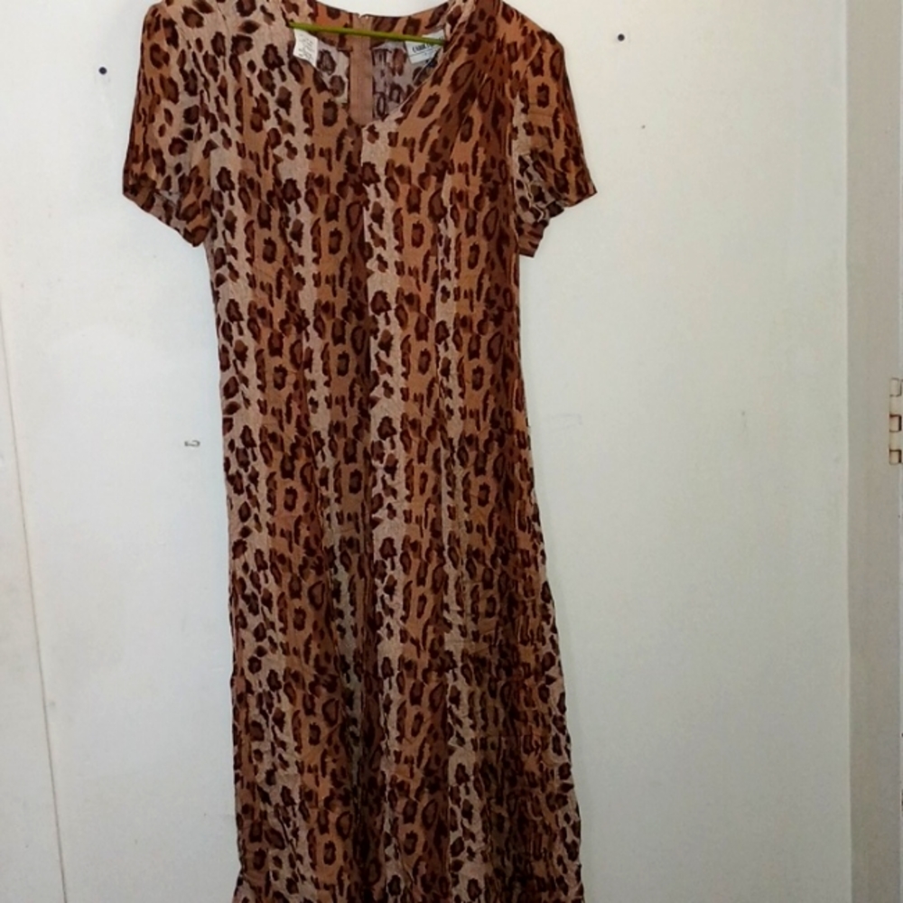 Vintage Caroline wells Leopard print dress long and lightweight no size tag.